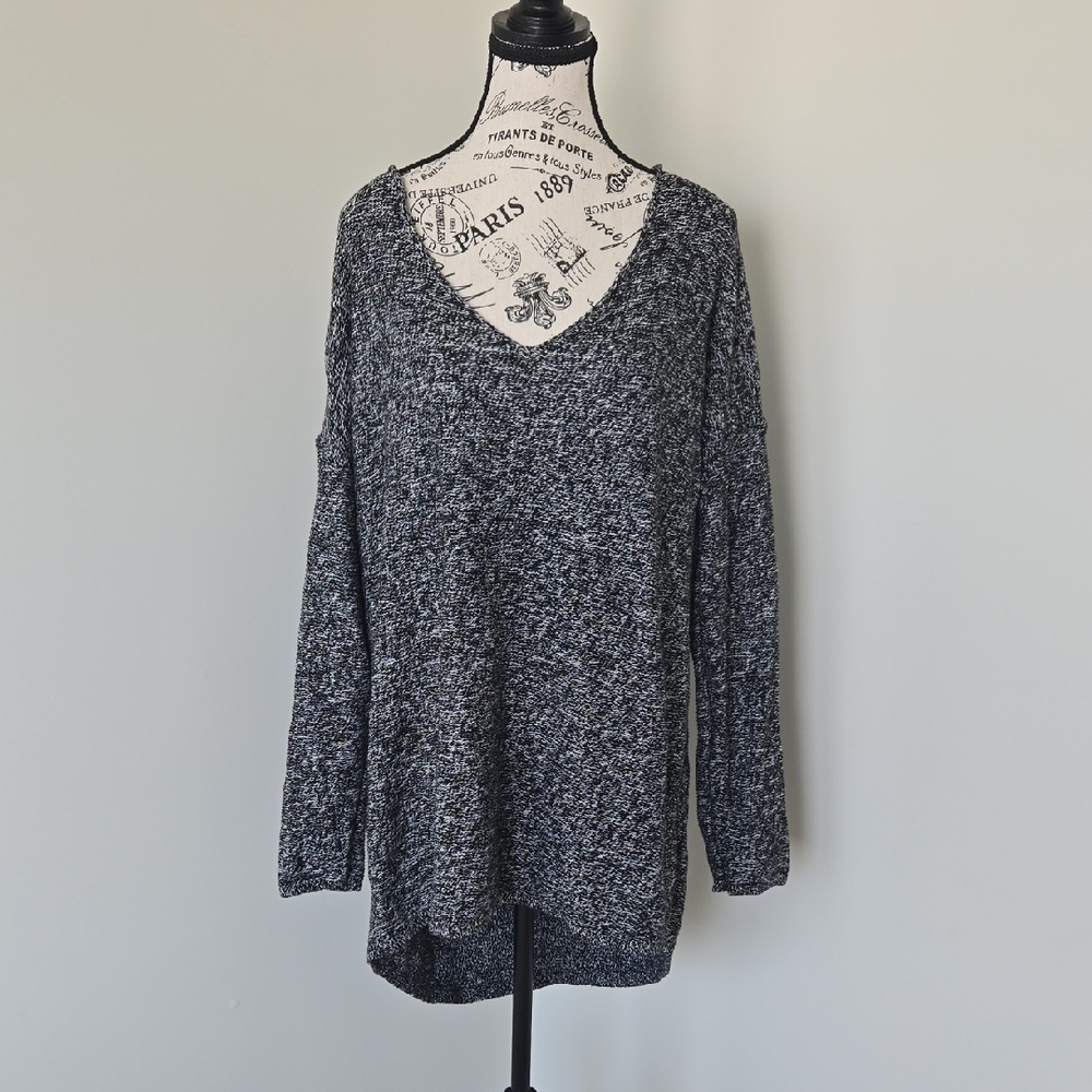 Old Navy Black and White Knit Sweater